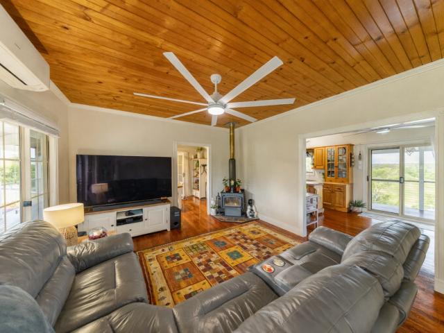 Cottage for sale in Chatsworth, Queensland