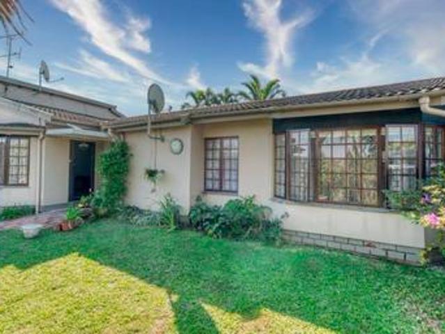 Townhouse for sale in Queensburgh, Kwazulu-natal