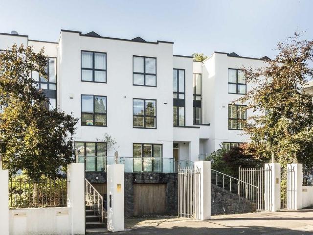 House for rent in Southfields, Greater London