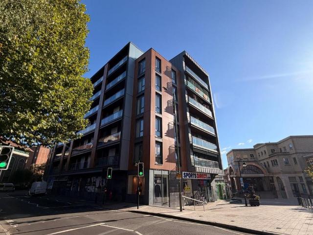 Apartment for rent in Redhill, Reigate and Banstead