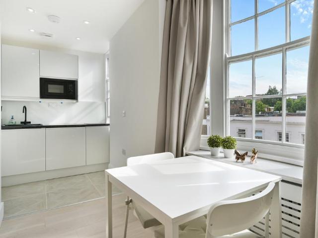 Apartment for rent in Bayswater, Greater London