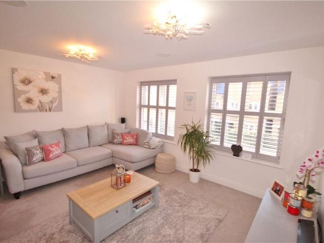 House for rent in Row Town, Surrey