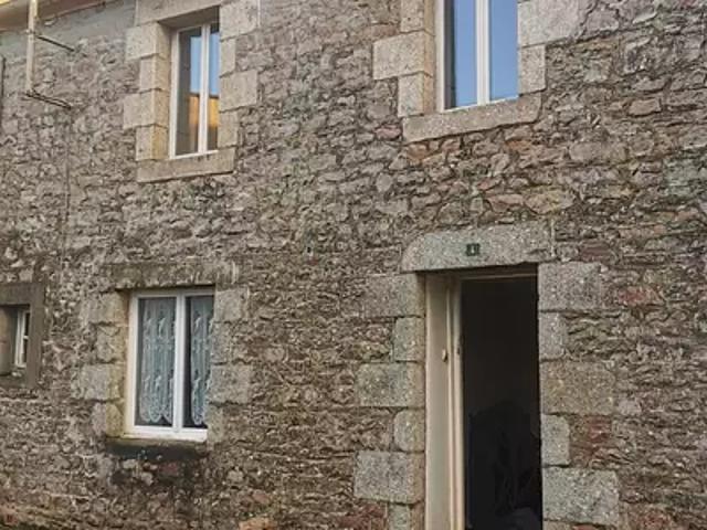 Maison vente à l'Abattoir, Quemper-Guézennec