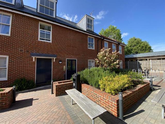 Apartment for rent in Longport, Canterbury