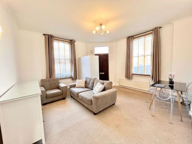Apartment for rent in London Borough of Merton, South Wimbledon