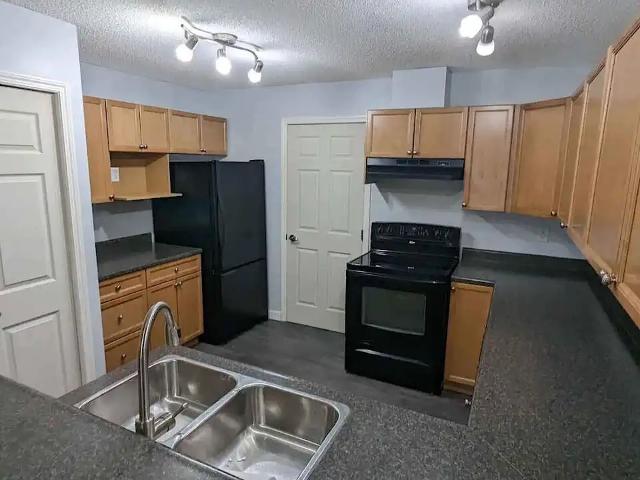 Condo for rent in Rolly View, Alberta