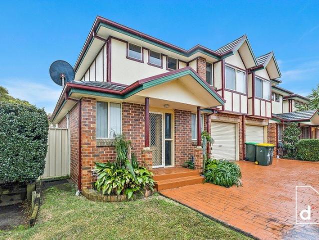 Townhouse for rent in Wollongong West, New South Wales