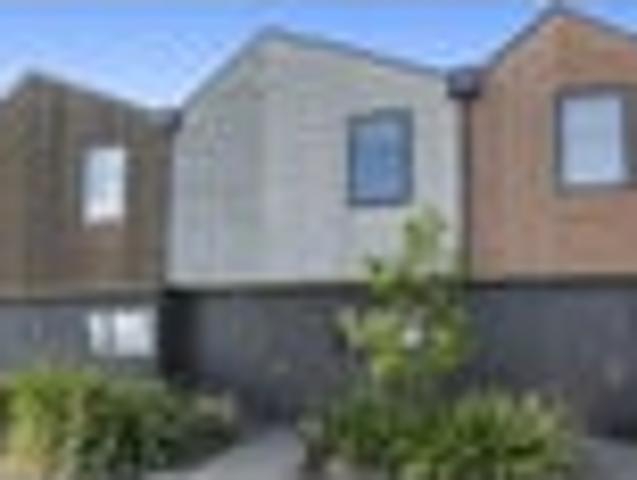 Townhouse for sale in Heathcote, Canterbury