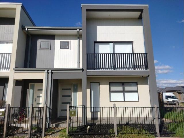 Townhouse for rent in WestWood Walk, Melbourne