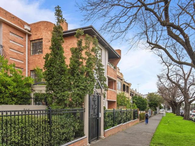 Apartment for rent in North Melbourne