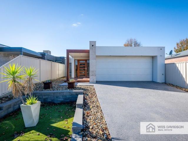 Townhouse for sale in Horsham, Victoria