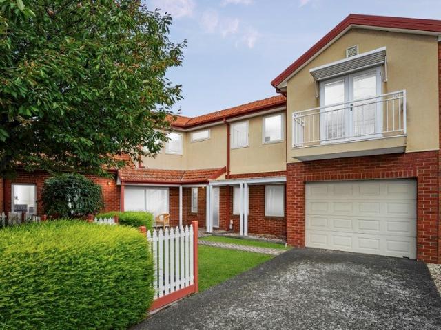 Townhouse for sale in Camerons Creek, Victoria