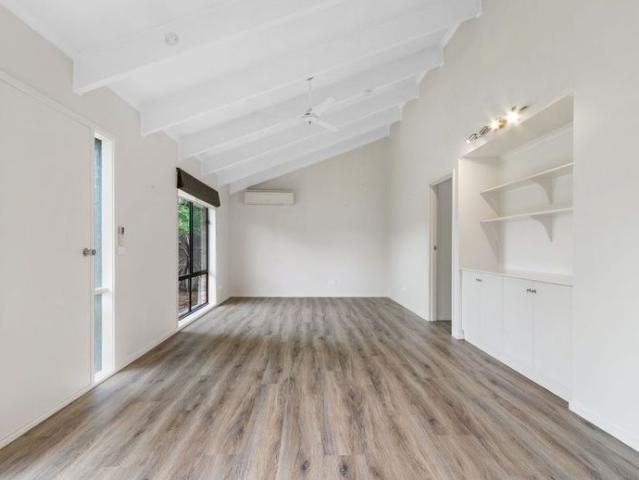 Townhouse for rent in Sale, Victoria