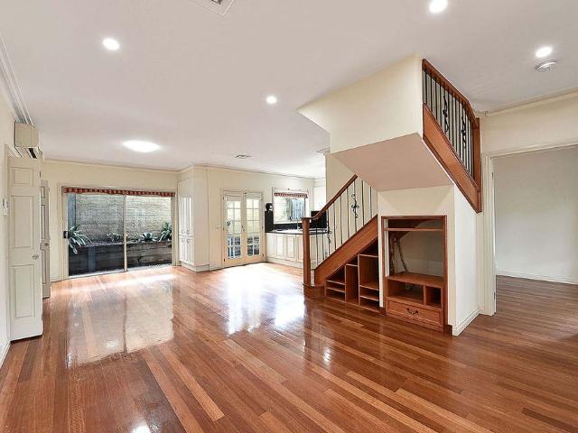 Townhouse for rent in Essendon, Melbourne