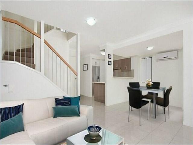 Townhouse for rent in Runcorn, Greater Brisbane