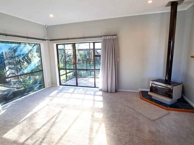 House for rent in Paremoremo