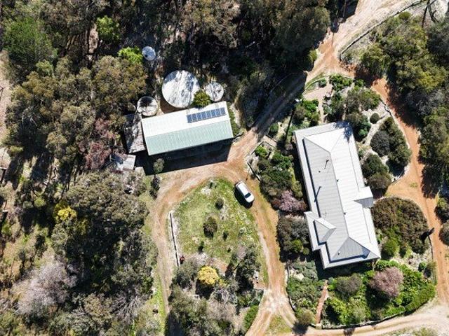 Cottage for sale in Waroona, Western Australia