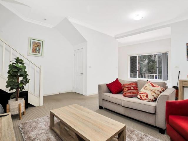 Townhouse for rent in Baulkham Hills, Sydney