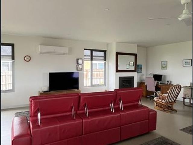 House for rent in Peterborough, Victoria