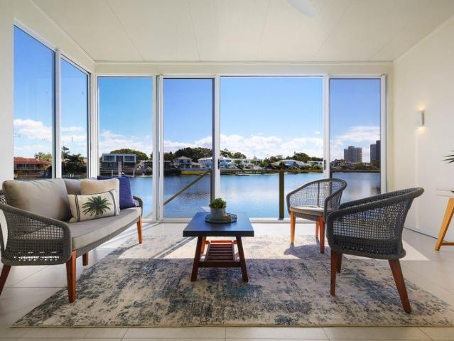 Townhouse for rent in Mermaid Waters, Gold Coast City