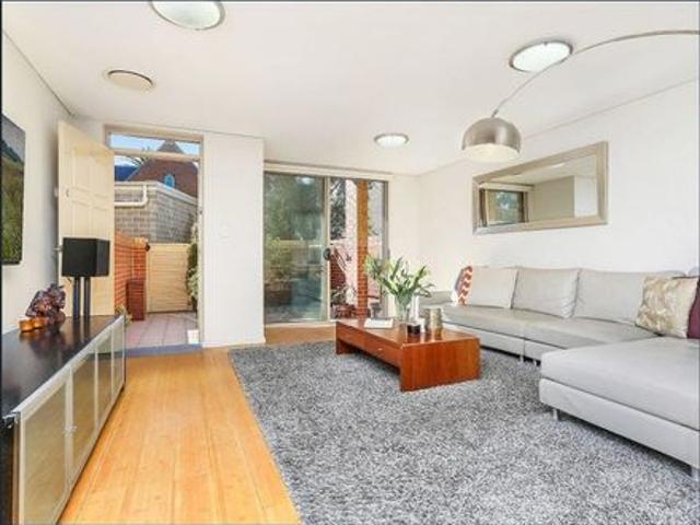 Townhouse for rent in Sydney, New South Wales