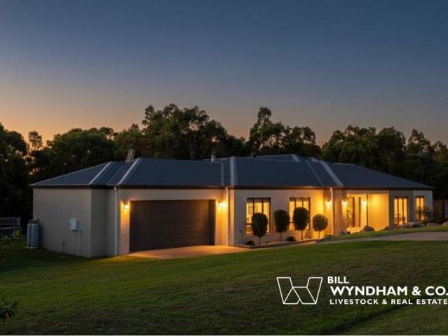 House for sale in Victoria