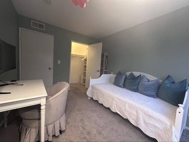 Room for rent in Granada Hills North Neighborhood Council District, Canoga Park