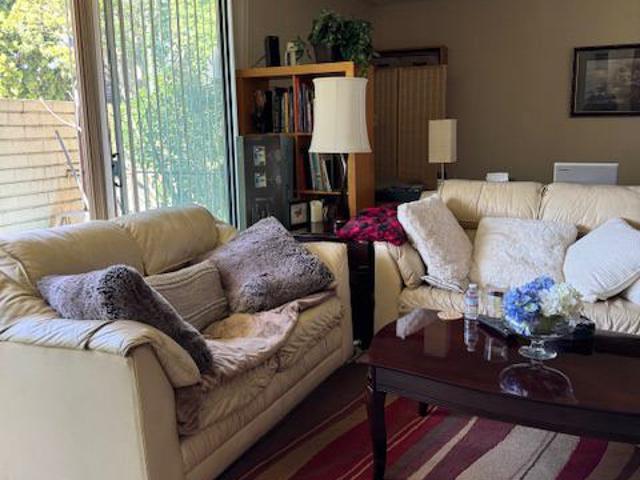 Room for rent in Canoga Park, California