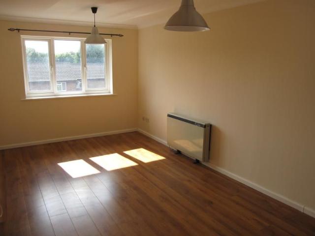 Apartment for rent in Row Town, Surrey