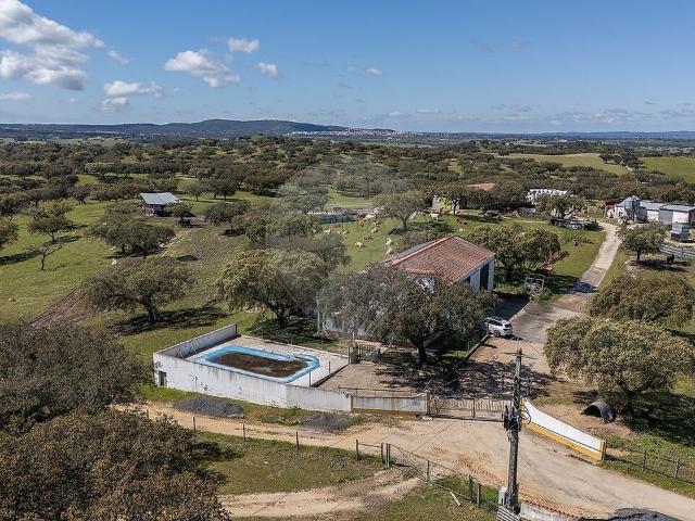 Quinta venda em Torre de Coelheiros, Évora