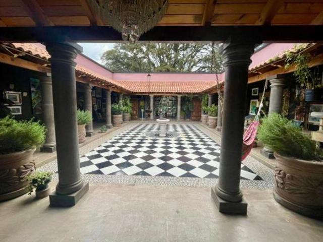 Quinta con 5 dormitorios en venta, 9,000 m² superficie de terreno, La Comunidad