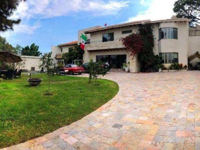 Quinta con 5 recámaras y 1493 m2 superficie de terreno en venta, Lomas del Tzompantle