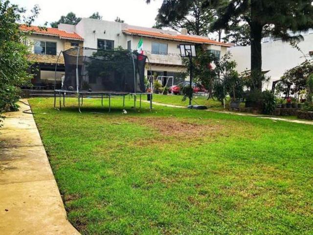 Quinta con 5 recámaras y 1493 m2 superficie de terreno en venta, Lomas del Tzompantle