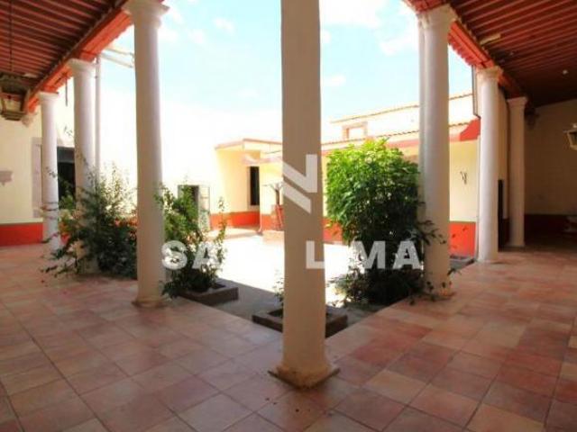QUINTA CUITZEO: BELLA PROPIEDAD COLONIAL EN JARDIN PRINCIPAL, PARA USO COMERCIAL