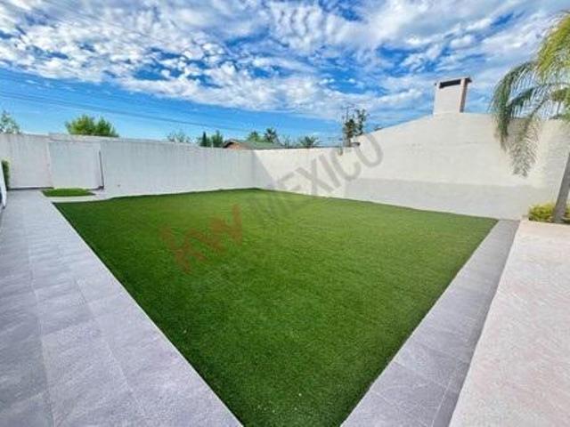 Quinta en Venta con Alberca y Amplio Jardín en Portal del Norte