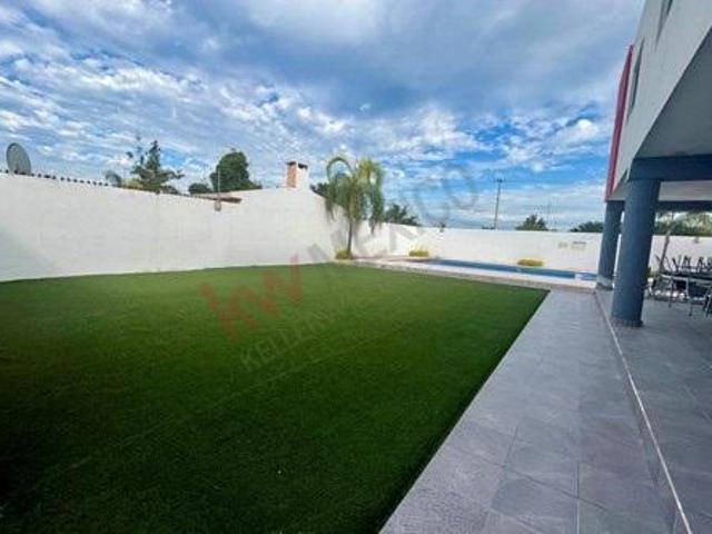 Quinta en Venta con Alberca y Amplio Jardín en Portal del Norte