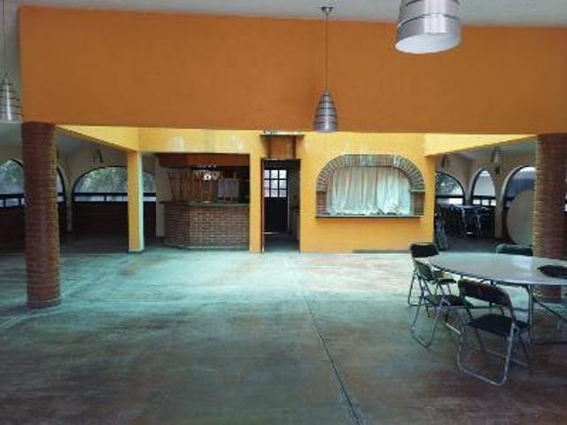 QUINTA en venta con amplio salón y jardín para eventos sociales