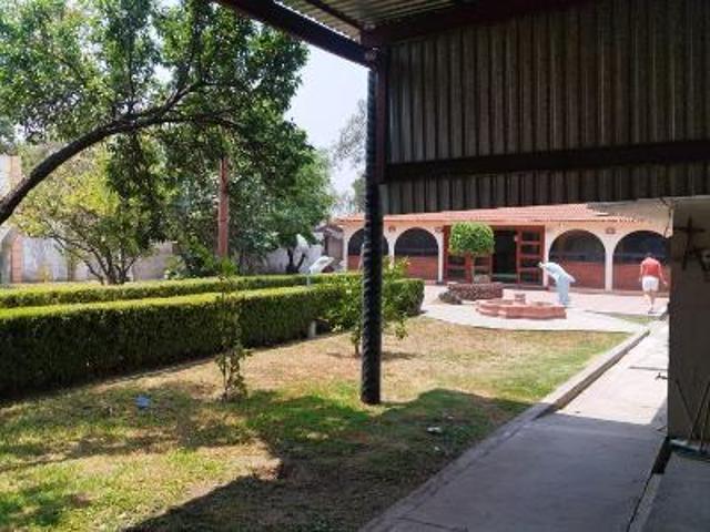 QUINTA en venta con amplio salón y jardín para eventos sociales