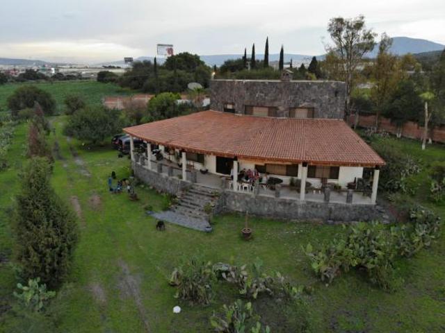 Quinta / granja con casa de campo, caballerizas y bungalows Querétaro