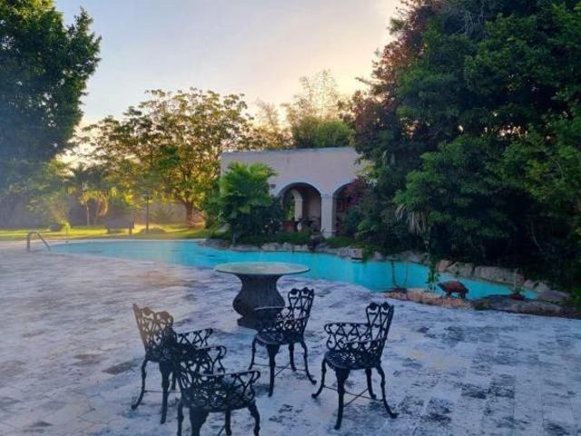 Quinta Pueblo Cholul HERMOSA QUINTA SOBRE TERRENO DE 7590M2 FVC 1961