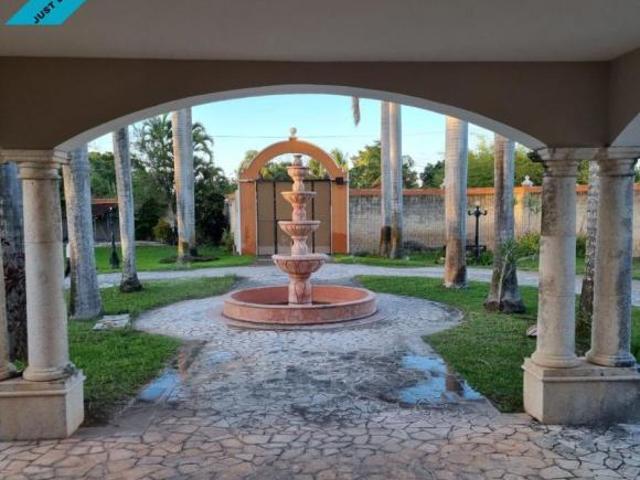 Quinta Pueblo Cholul HERMOSA QUINTA SOBRE TERRENO DE 7590M2 FVC 1961