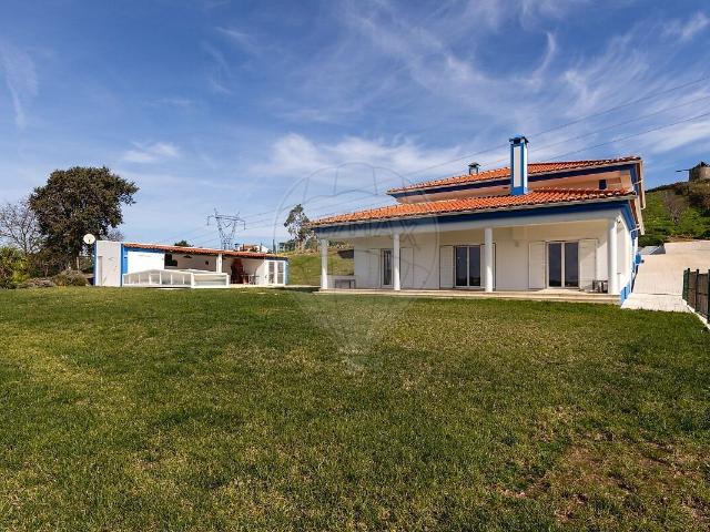 Quinta venda em Santo Quintino, Sobral de Monte Agraço