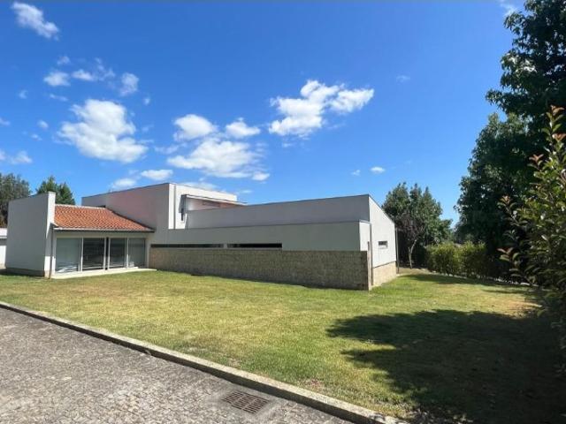 Quinta venda em Vila Nova de Sande, Guimarães