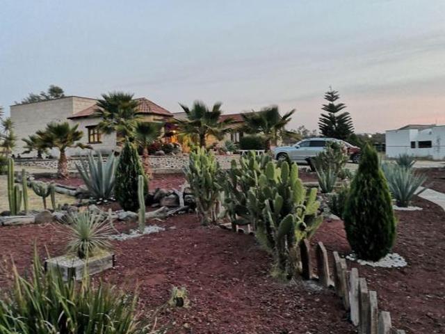 Quinta y hotel con casa principal con 4 cabañas muy cerca de la ciudad! Queretar