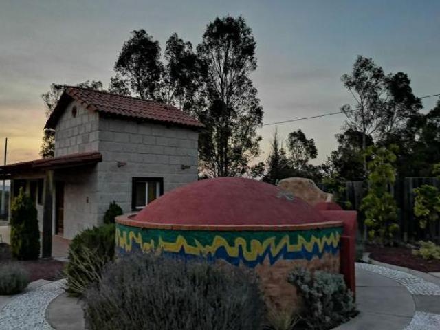 Quinta y hotel con casa principal con 4 cabañas muy cerca de la ciudad! Queretar