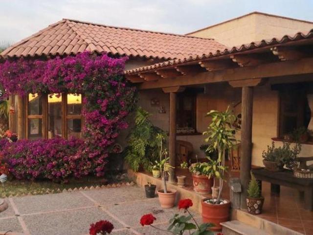 Quinta y hotel con casa principal con 4 cabañas muy cerca de la ciudad! Queretar