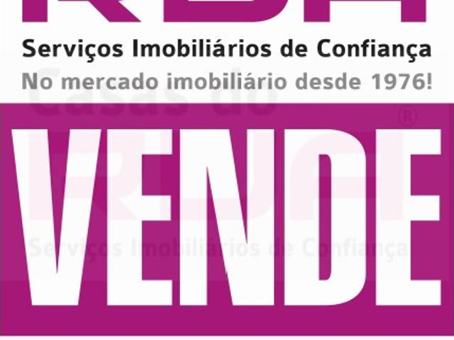 Solar venda em Fernão Ferro, Seixal