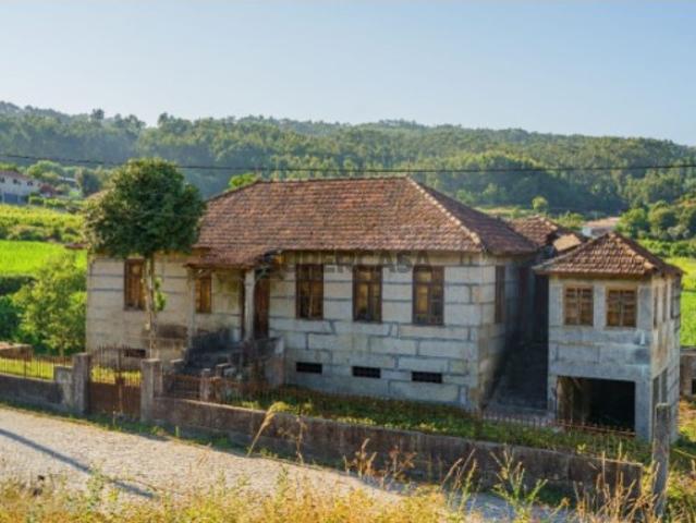 Casa venda em Leitões, Oleiros e Figueiredo, Guimarães