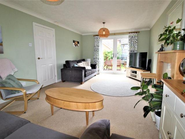 House for rent in Green Close, Warwickshire