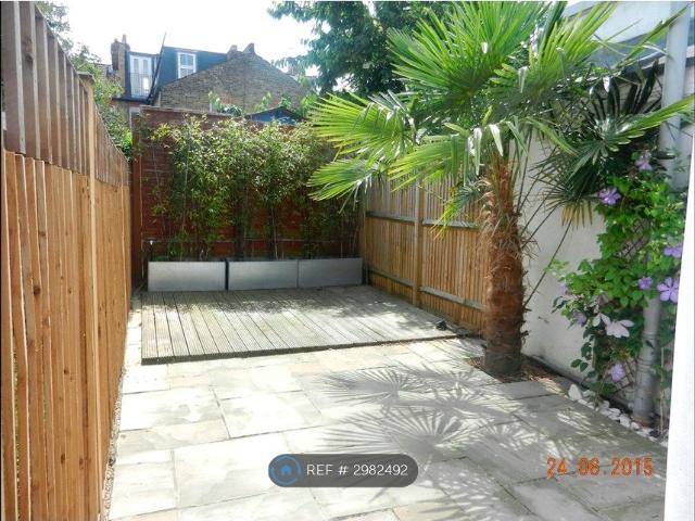 House for rent in Summerstown, Greater London